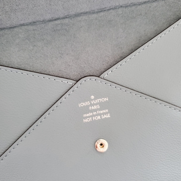 Authentic Louis Vuitton leather envelope - Picture 2 of 6